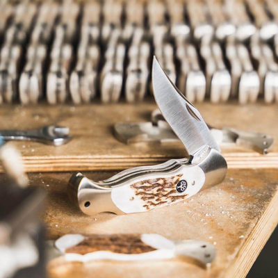 Boker Traditional Gentlemen's Folding Pocket Knife, Slip Joint,  Burlap Micarta, Copper Bolsters, Made in Solingen Germany, 2023 (Trapper) :  Sports & Outdoors