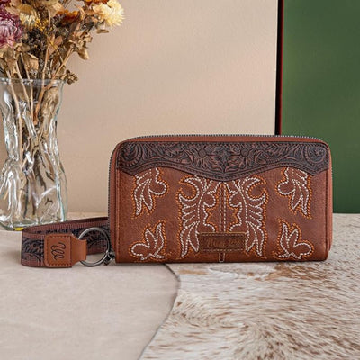 Wrangler Womens Embroidered Wallet/Wristlet