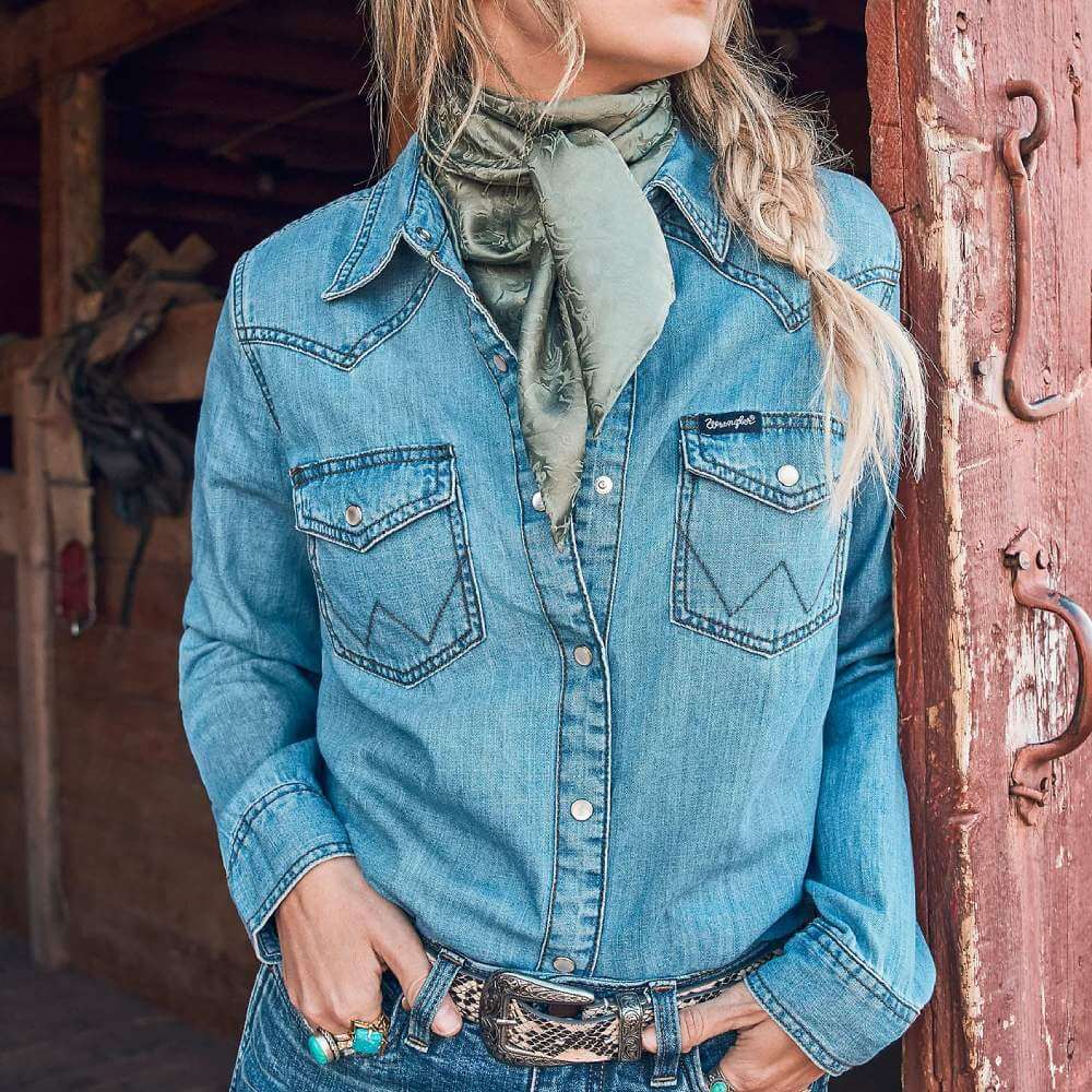 Wrangler Womens Western Denim Pearl Snap Shirt Mid Denim - 10LW7006D