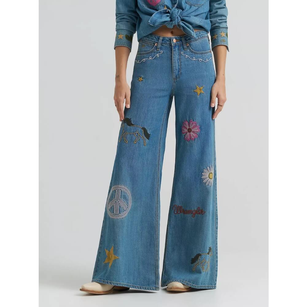 Wrangler Lainey Wilson Womens Cheeky Wide Leg Jeans Mid Wash