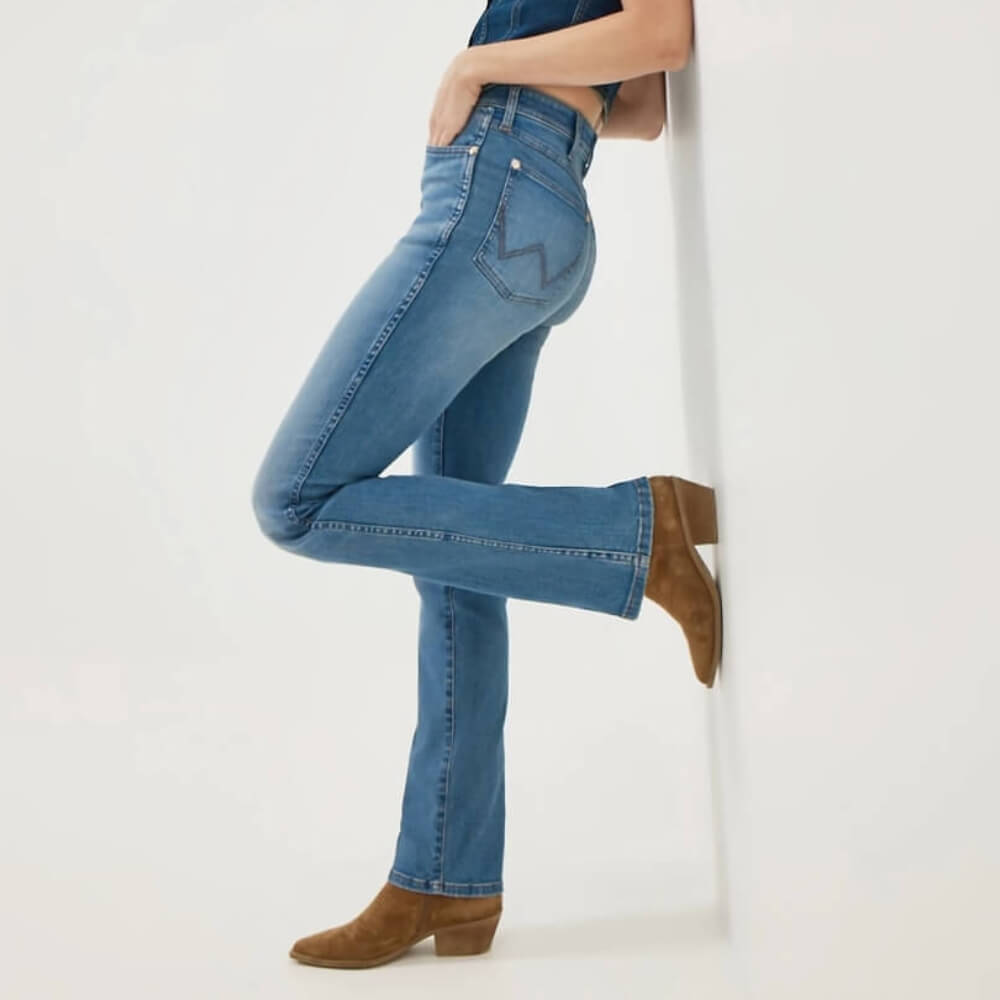 Wrangler x Lainey Wilson Womens Boot Huggers Jeans