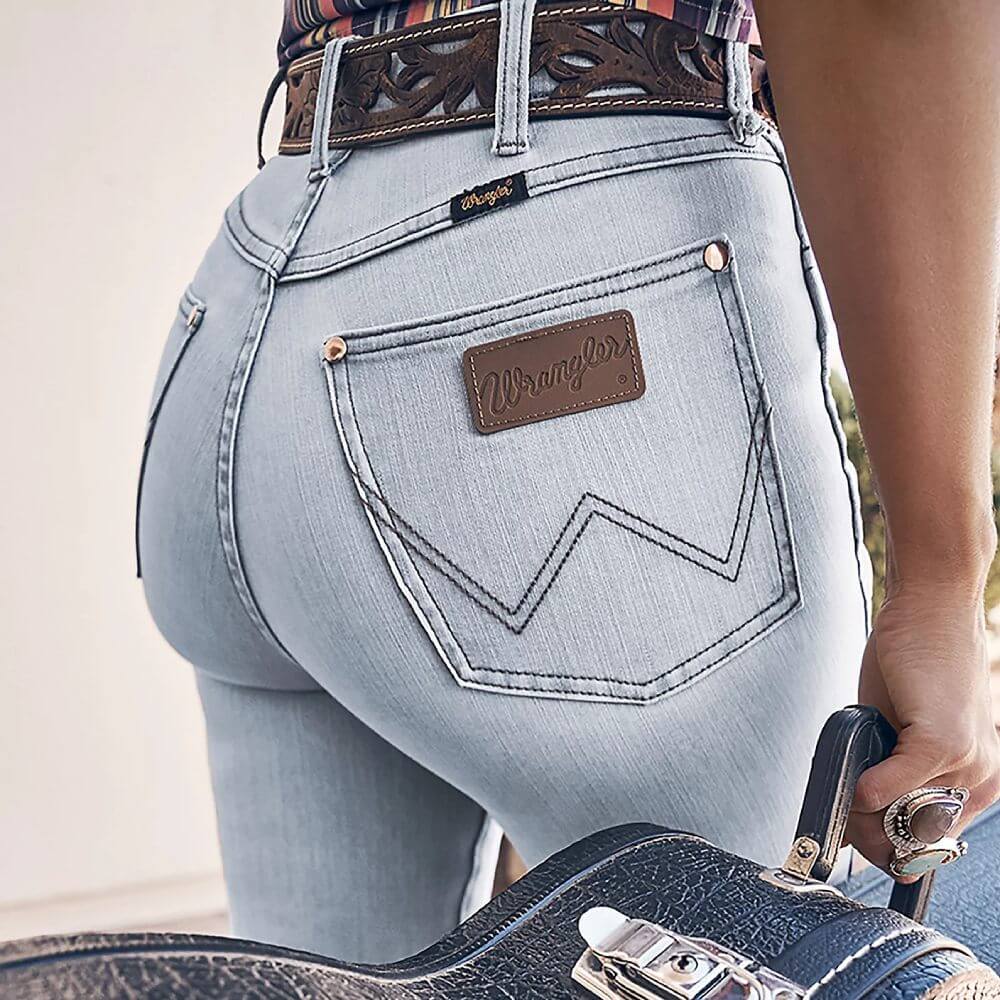 Wrangler x Lainey Wilson Womens Huggers Jeans Bleach Blue Wash - 112368267