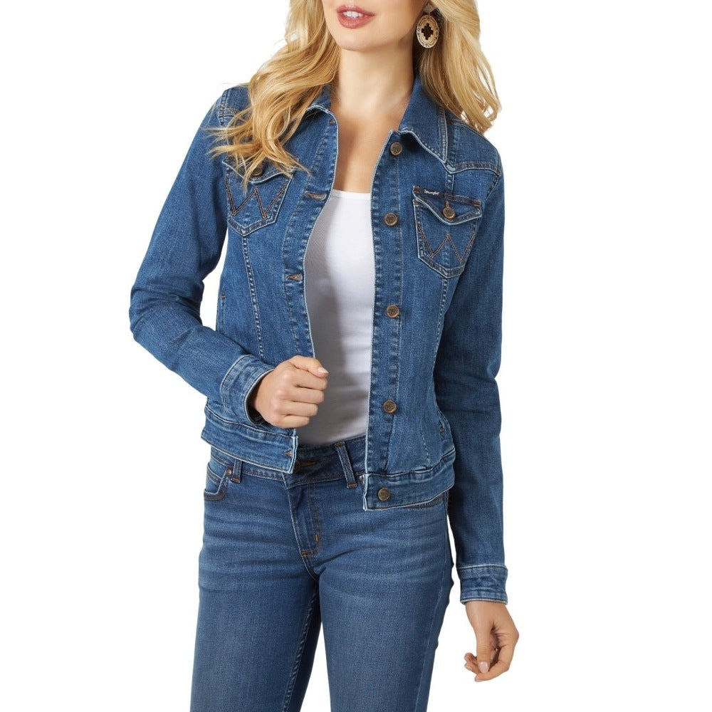 The Most Lightweight Denim Jackets for Women That Travel | Jacket outfit  women, Blue jean jacket outfits, Lightweight denim jacket
